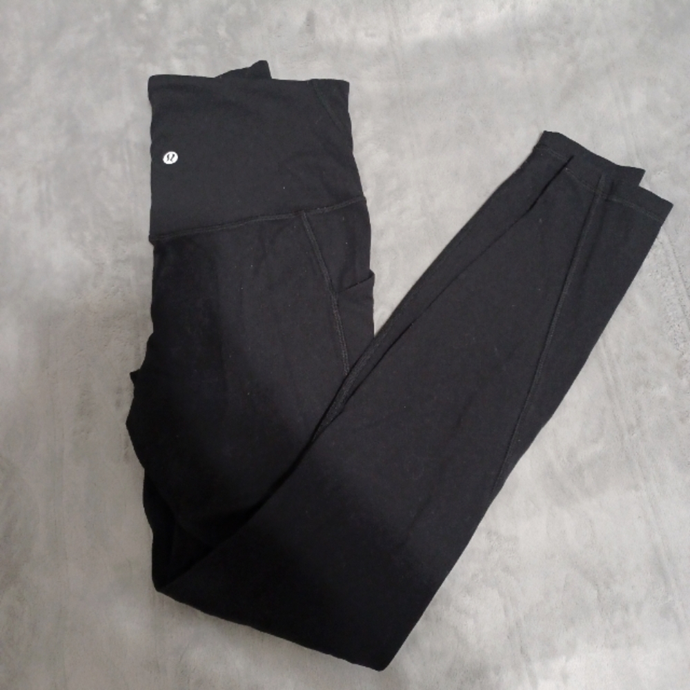 Lululemon align leggings with side pockets! Size 6